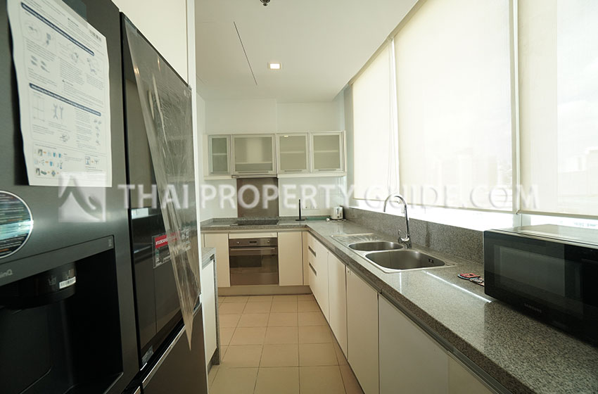 Condominium in Sukhumvit : Millennium Residence 